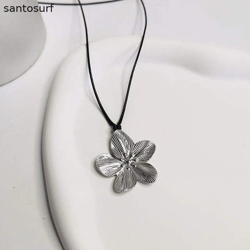 Vintage Petal Pendant Necklace