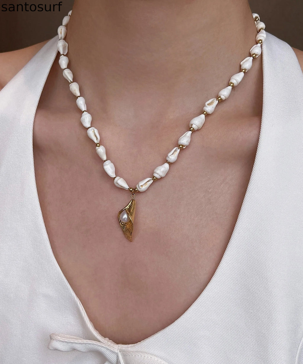 Elegant White Shell Floral Layering Alloy Three Piece Set Pendant Necklace